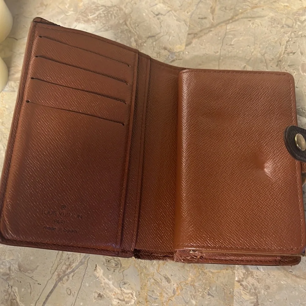 ♥️ HOST PICK♥️ Louis Vuitton Vintage Monogram Viennois KissLock Wallet - Picture 6 of 13